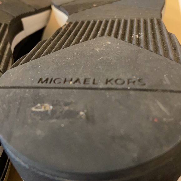 Michael Kors Skyler Bootie - Picture 10 of 14